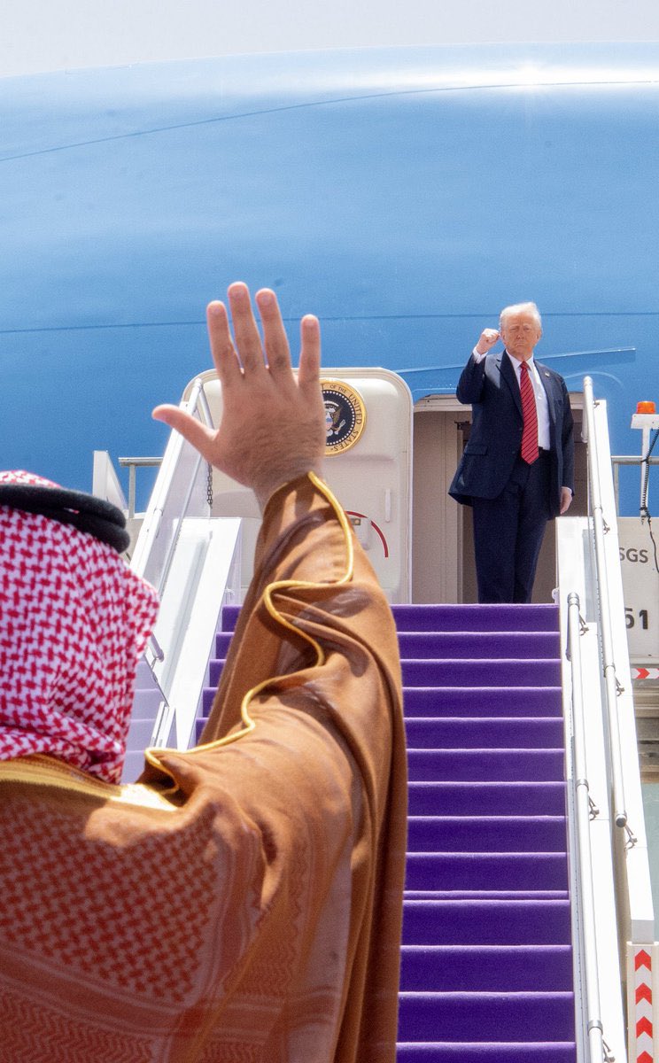 لقطة اليوم وكل يوم ..
.
"أنـت الـقـوة✊"🇸🇦🇺🇸
.
#زعيم_الشرق_الاوسط
#فخر_سعودي