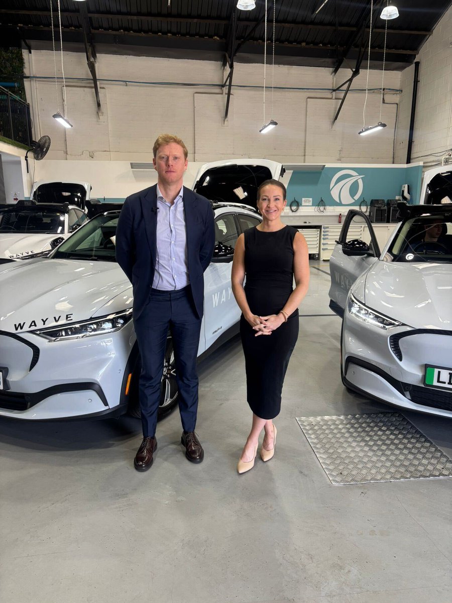 Inspiring day at @Wayve_ai in London, seeing their autonomous tech in action

Mind blown by the progress their team is making - witnessing a Wayve-powered vehicle navigate the streets of London was a thing of beauty 

Next stop - working with Wayve and automakers to put