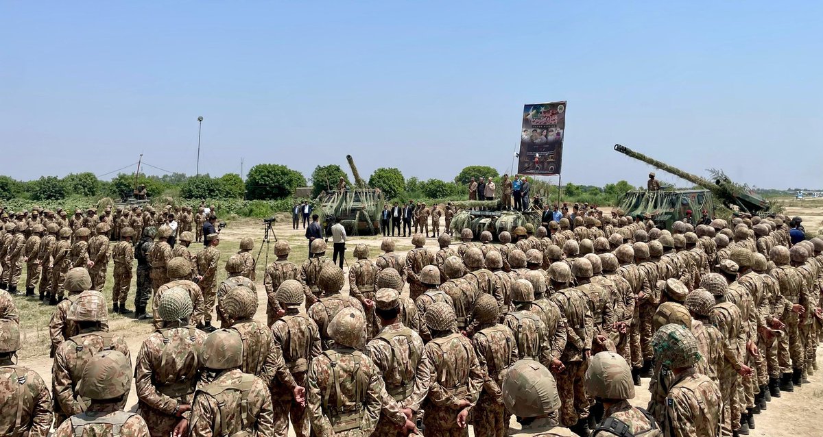 ArmedForcesIR09's tweet image. PM Shehbaz Sharif along with the brave soldiers who took part in Operation "Banyan Marsoos" representing the unwavering determination of the nation regarding the defense and integrity of Pakistan!