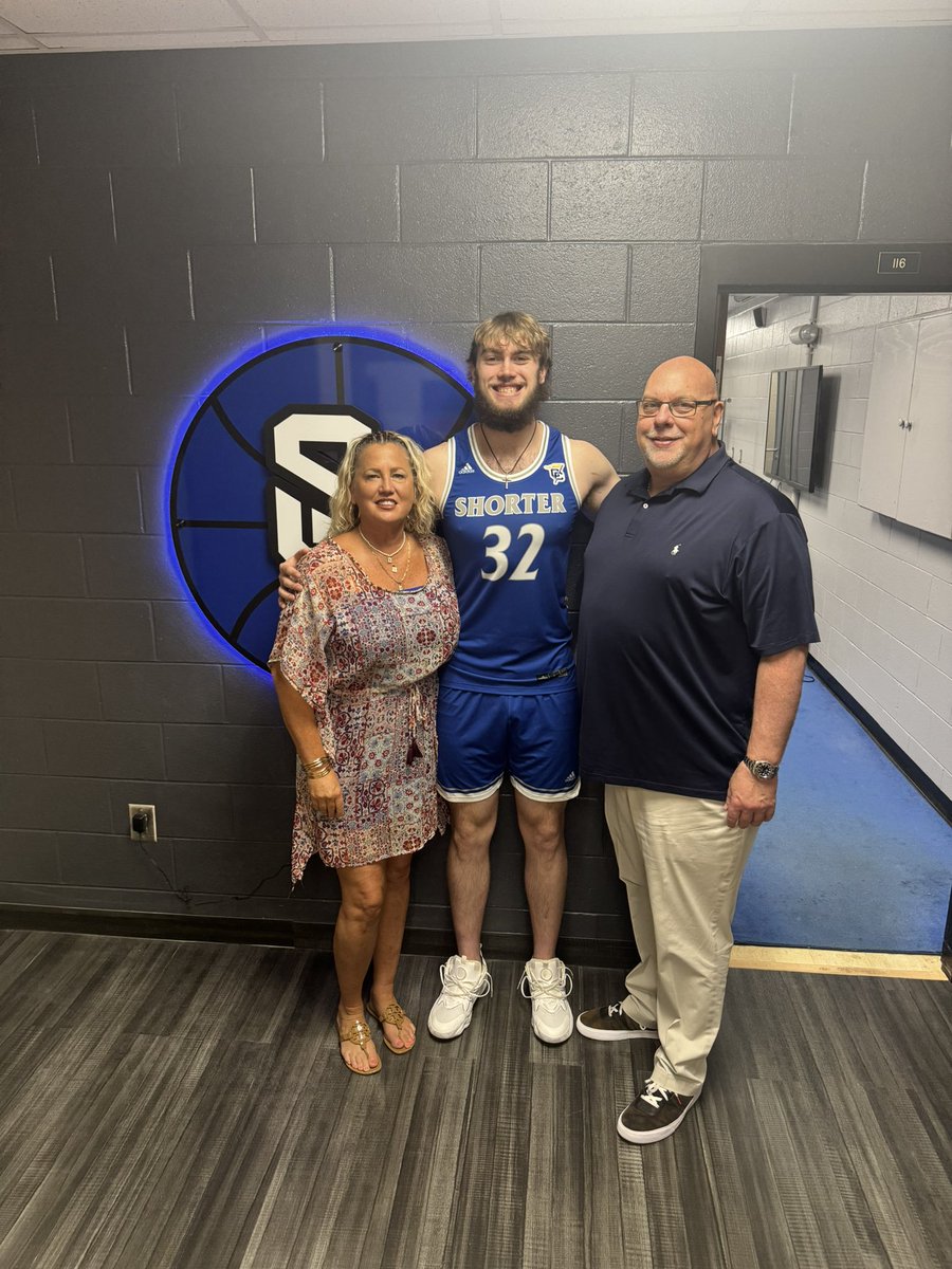 holmquist_axel's tweet image. After a great visit, I’m grateful to have received a full Division II scholarship offer from Shorter University. Thank you to Coach Anderson and Coach Savage for this opportunity. All glory to God for making this possible,Go Hawks💙 @shortermbb @CoachAndersonSU @bballcoachcc