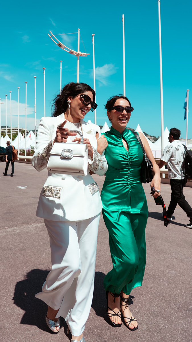 نجمتنا إلهام برفقة الفنانة سارة طيبة في مهرجان #Cannes2025 🤍