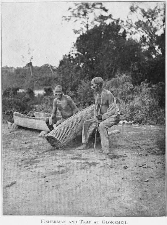 Stonefishweirs's tweet photo. Picture of #Yoruba #African #indigenouspeople  fishermen with canoes beside #fishweir #trap called #Akobi at a river bank near #Olokemeji #Nigeria. #Olokemeji was located 170klm inland from #Lagos in are of deep #tropicforset with small river and seasonal lakes. 1/3 https://t.co/MGZ4ihD9xH