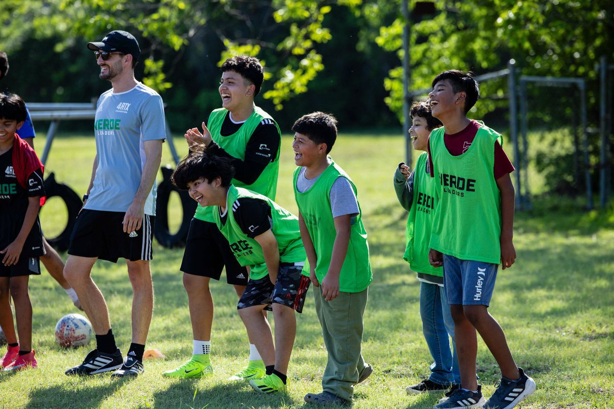 4ATXFoundation's tweet image. Three years of showing up for Verde Leaders!
@solarwinds and DLA Piper joined us on the field last week, bringing energy, tons of smiles, and a free soccer ball for each student. 💚🖤
Grateful for powerful partnerships that help ignite leadership journeys and fuel the futures…