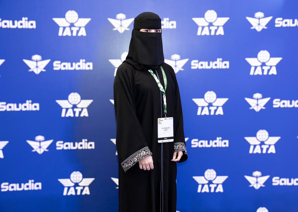 نـوف | مصممة جرافيك tweet media