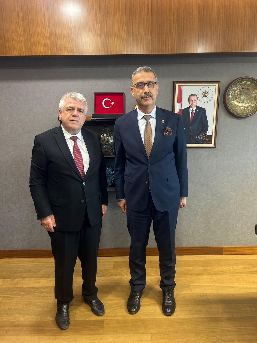 Sakarya Milletvekilimiz Lütfi Bayraktar’ı  Makamında Ziyaret Ettik.
Kendisine Misafirperverliği İçin Teşekkür Eder Çalışmalarında Kolaylıklar Dilerim.