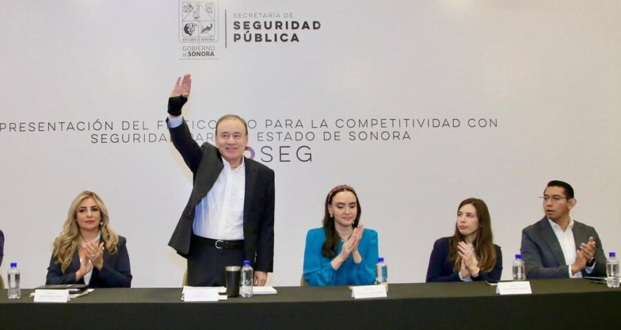 SESNSP's tweet photo. Este martes acompañamos al gobernador @AlfonsoDurazo en la presentación del Fideicomiso para la Competitividad con Seguridad del Estado de Sonora (Ficoseg), una iniciativa conjunta del sector empresarial y el @gobiernosonora 

🤝En representación del #SESNSP asistió la Lcda. Licda. Mónica Patricia Pérez Ankarvall, titular del Centro Nacional de Certificación y Acreditación, para ser parte de este importante evento que tiene como objetivo fortalecer las instituciones de seguridad pública, procuración e impartición de justicia, e impulsar la competitividad en la entidad. La colaboración entre sectores es clave para construir seguridad con desarrollo. #Seguridad #ConstruyendoLaPaz