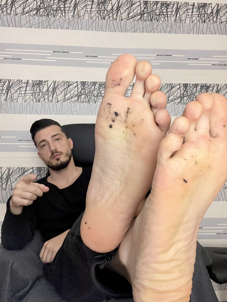 Wipe that desperate look off your face  open your wallet and submit 👉allmylinks.com/christian-gr8
Daddy wants your ca$h tonight.
#findom #alphadom #daddy #feetworshi̇p #socks