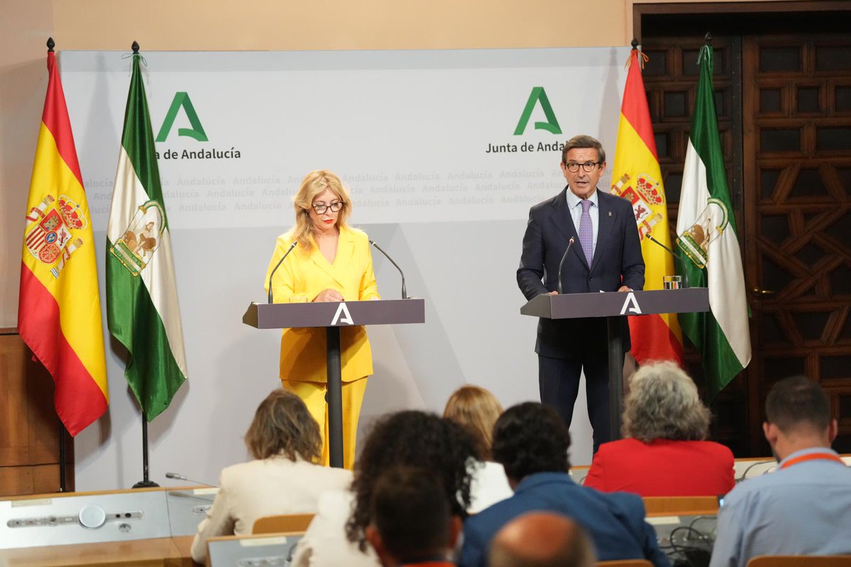 Jorge Paradela (@paradelajsr) on Twitter photo Hemos compartido hoy en Consejo de Gobierno las ayudas por 160 M€, cofinanciadas con #FEDER 21-27, que <a href="/EnergiaAnd/">Agencia Andaluza de la Energía</a> va a desplegar para incentivar que ciudadanos, empresas y entidades locales inviertan en actuaciones de #eficiencia energética y en la implantación de #renovables. Hemos compartido hoy en Consejo de Gobierno las ayudas por 160 M€, cofinanciadas con #FEDER 21-27, que <a href="/EnergiaAnd/">Agencia Andaluza de la Energía</a> va a desplegar para incentivar que ciudadanos, empresas y entidades locales inviertan en actuaciones de #eficiencia energética y en la implantación de #renovables.