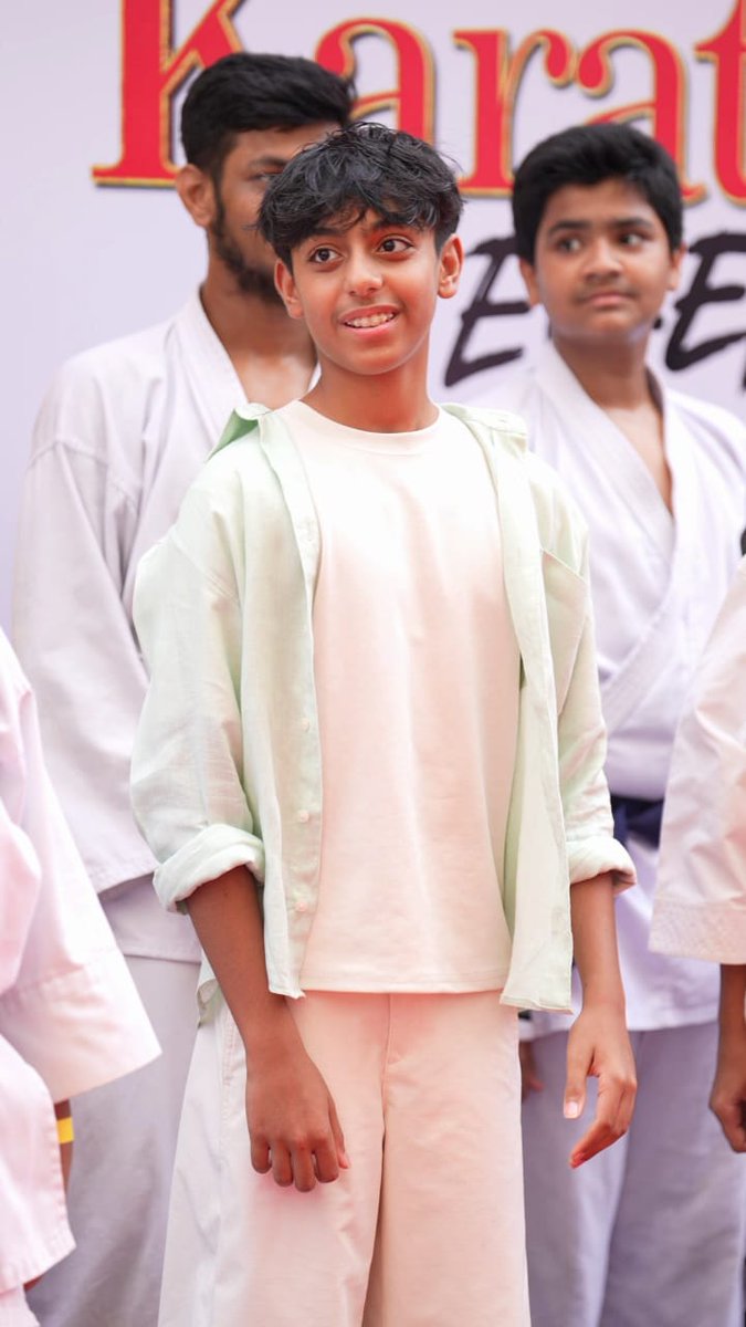radiocityindia's tweet photo. .@ajaydevgn and Yug Devgn kick it off in style at the Karate Kid Legends Hindi trailer launch!🤩✨
.
.
.
.
.
#ajaydevgn #ajaydevgnfanclub #ajaydevgnlovers #ajaydevgnfans #yugdevgan #yugdevgan #KarateKid #karatekidmovie #Bollywood #radiocityentertainment #RadioCitySpotted #RadioCity
