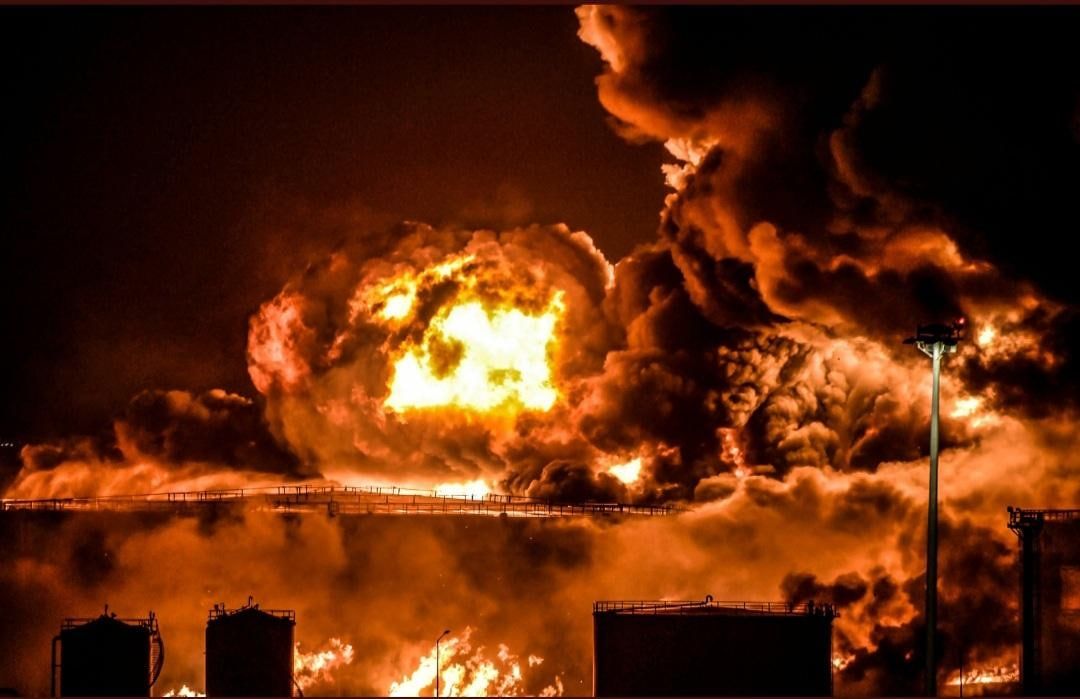 jmonc5eoc's tweet photo. هذه المنشآت هي التي تمون السعودي في حربه على اليمن ما حصل اليوم من ضرب سوق مدني في ذو باب 
يتوجب رد قاسي من القوات اليمنيه ترقبو رد اكبر من هذا 👇🔥 https://t.co/hk4Z5tQANz