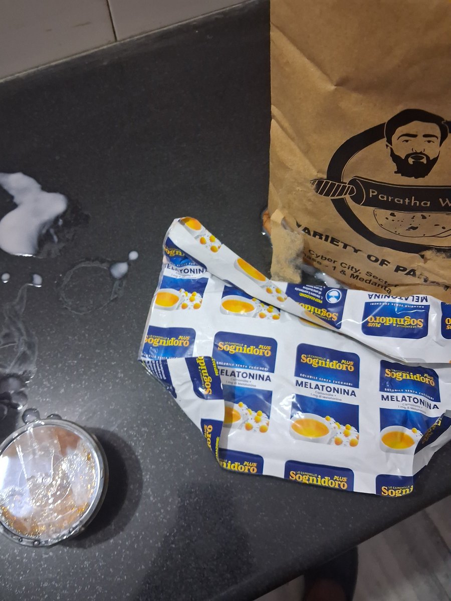 ranaprashant95's tweet photo. Hey @zomatocare , my food (Order ID: 6881560874) was completely spilled and inedible. No human support, just useless bots for 40 mins. Got a random refund amount.
I’ve shared pics &amp; video.
I want a FULL refund. Stop memes, fix your service.

#ZomatoFail #RefundMyMoney

@zomato https://t.co/5GEd9PLUIA
