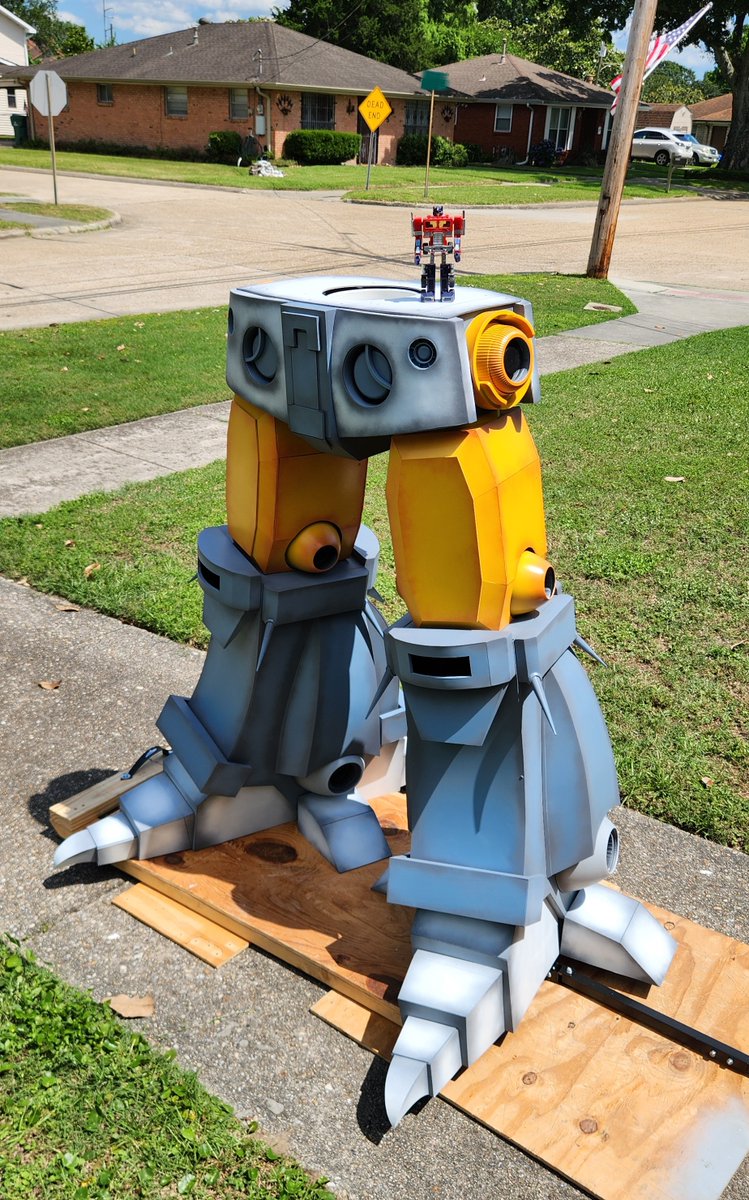 KingbotCustoms's tweet image. 8ft Unicron build update! Finally got the big-guy outside yesterday for good pics & video. He's about 50-60% completed now. Wingspan will be about 8ft wide & just as tall once finished. I built a custom skid to move him around easier, he's a beast! ๐ช๐