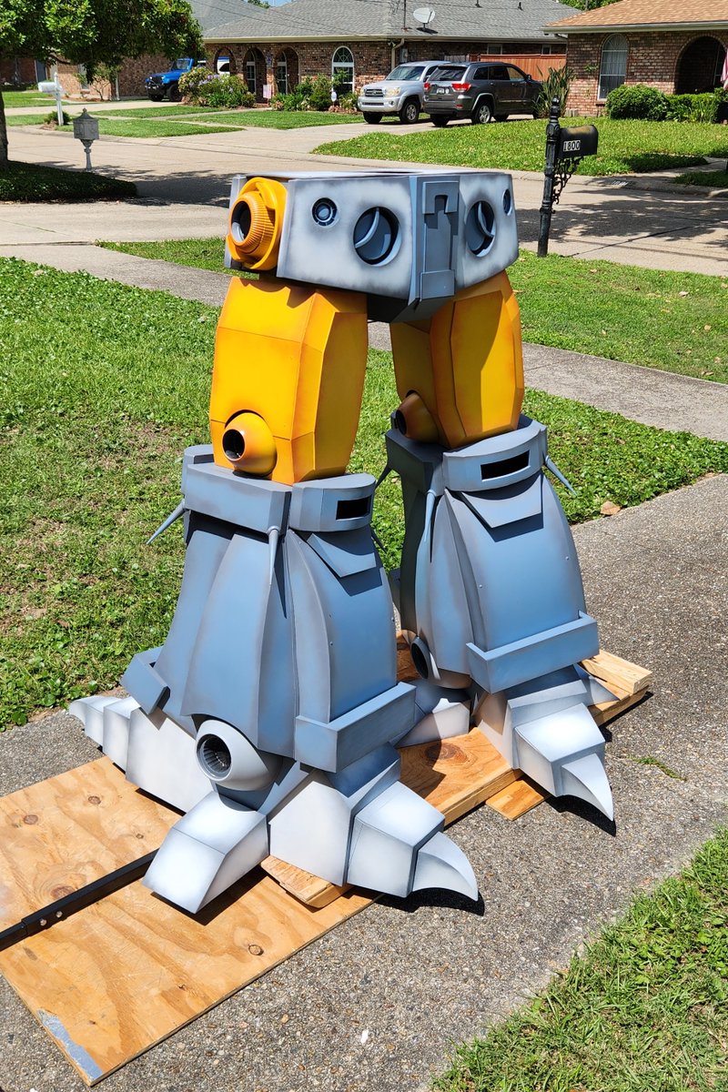 KingbotCustoms's tweet image. 8ft Unicron build update! Finally got the big-guy outside yesterday for good pics & video. He's about 50-60% completed now. Wingspan will be about 8ft wide & just as tall once finished. I built a custom skid to move him around easier, he's a beast! ๐ช๐