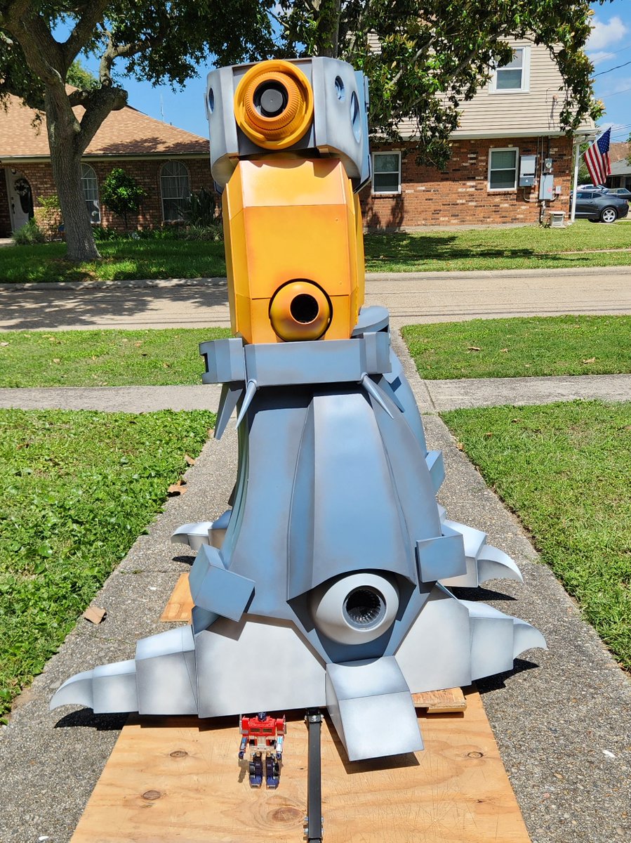 KingbotCustoms's tweet image. 8ft Unicron build update! Finally got the big-guy outside yesterday for good pics & video. He's about 50-60% completed now. Wingspan will be about 8ft wide & just as tall once finished. I built a custom skid to move him around easier, he's a beast! ๐ช๐