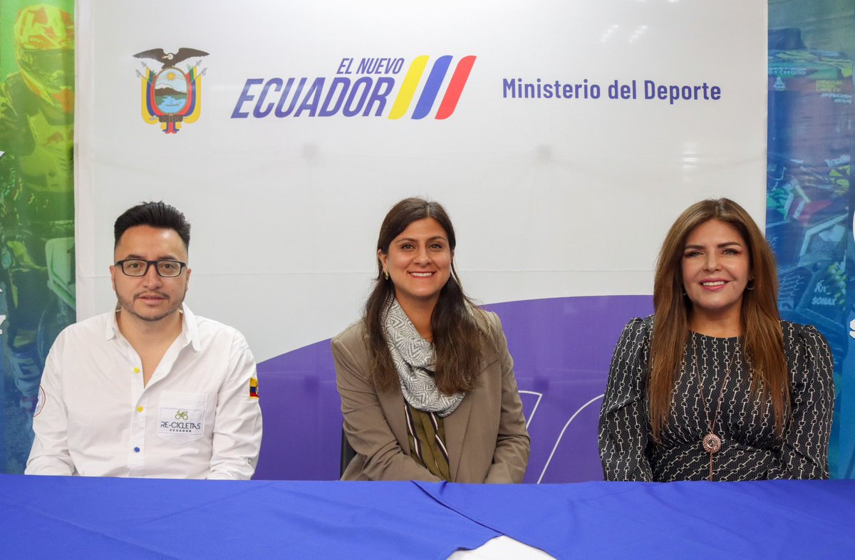 DeporteEc's tweet photo. ¡El deporte y el cuidado del medio ambiente van de la mano! 🌎🚴♀️
Gracias a las alianzas público-privadas y el #IncentivoTributario, impulsamos la entrega de bicicletas ecológicas hechas a base de botellas plásticas recicladas, en beneficio de jóvenes deportistas. https://t.co/IsUU7mAQPc