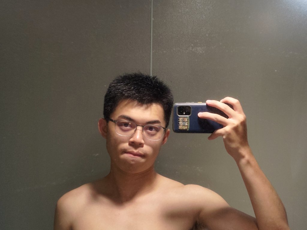 新地方的打燈實在太厲害
偷偷拍一張，以茲紀念🫣