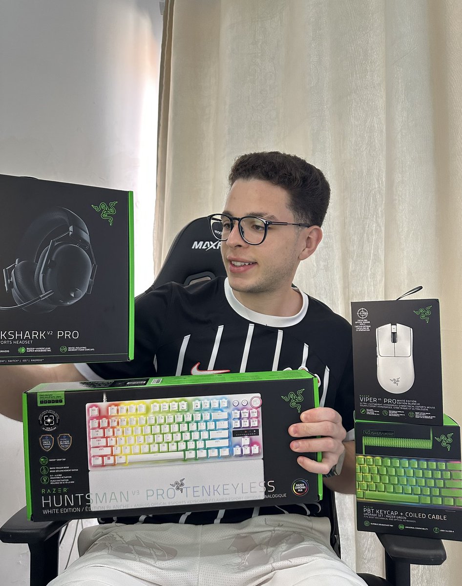 Did I already say I love you today, @teamrazer?

Thank u. Fresh setup ready for the next season 💚