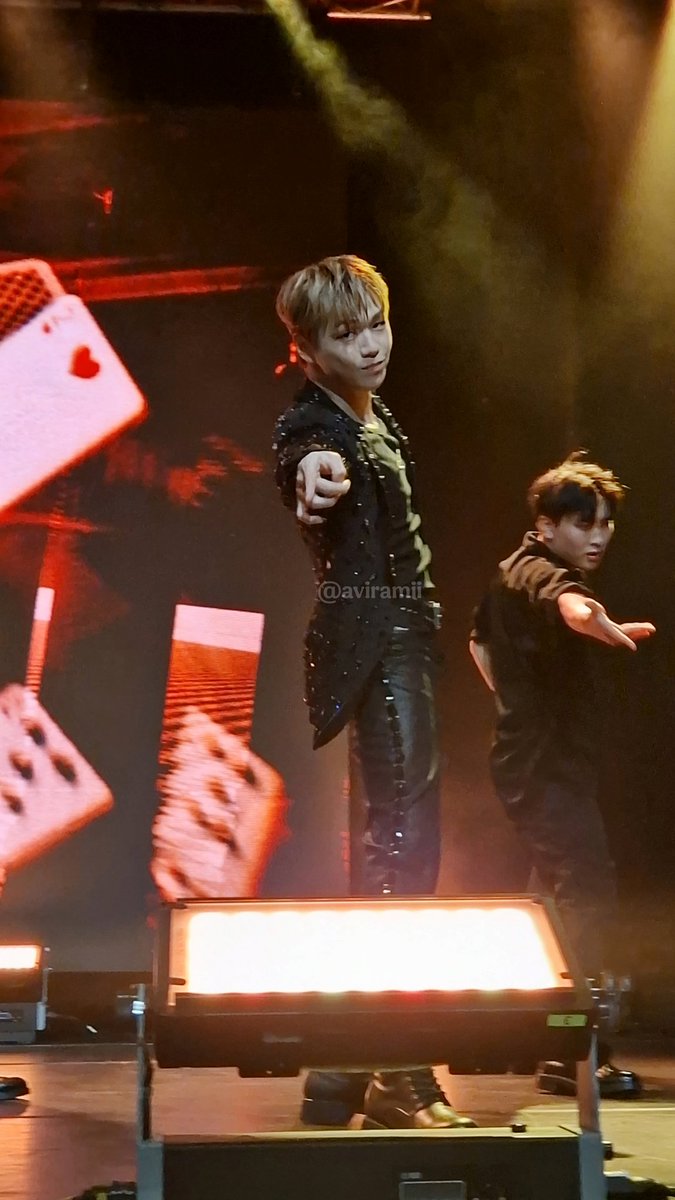 Aviramii's tweet photo. ๋์๊ฒ...??
#KANGDANIEL_ACTinWarsaw #kangdaniel #kangdanielinwarsaw #๊ฐ๋ค๋์ #ACTinEurope #ACTCONCERT #ACTTOUR https://t.co/hcvjsJVt87