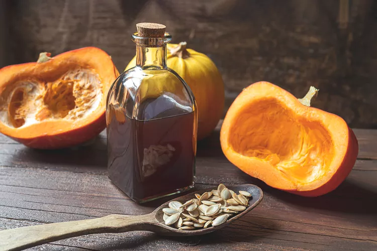 WellnessWayLife's tweet photo. Pumpkin seed oil might fight hair loss by blocking DHT &amp; reducing inflammation. But:
• Not for severe cases
• Can irritate sensitive scalps
• Check allergies first!
Science is promising but limited. 🧪 #HairGrowth https://t.co/bJJpQpd8eD
