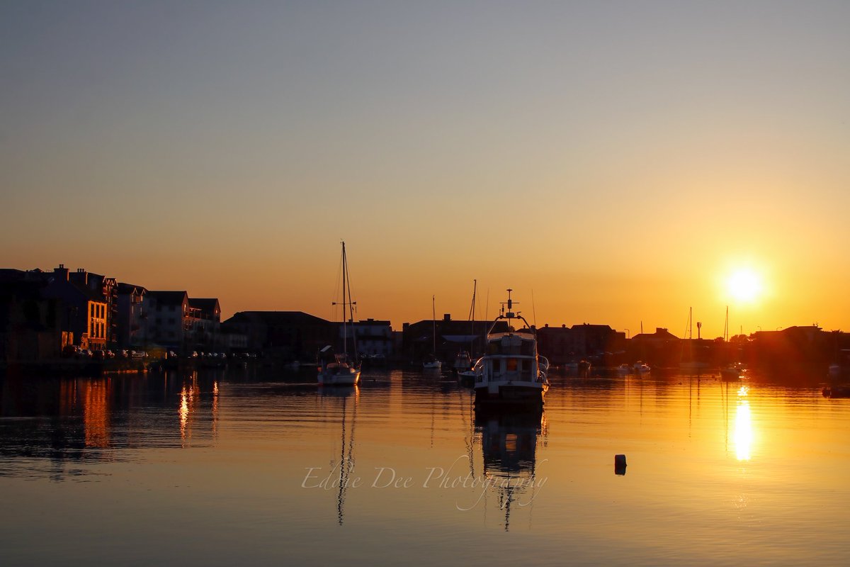 EddieDee_'s tweet image. Sunset around Dungarvan Harbour this evening #dungarvan #sunnysoutheast #luckytolivehere @DvanChamber @DungarvanTIO @CarlowWeather @mooringsdungarv @wlrfm @WaterfordCounci