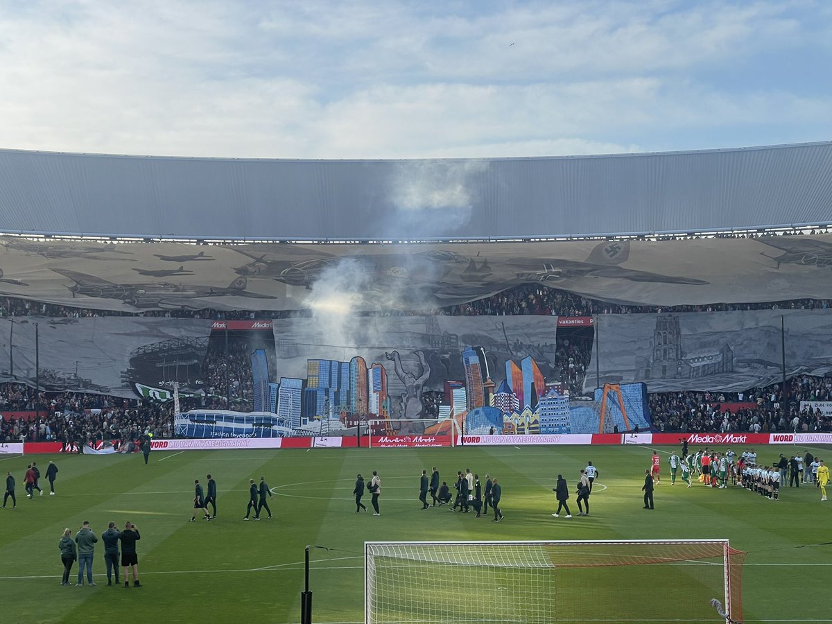 Indrukwekkend eerbetoon in Rotterdam #85jaargeleden #nooitvergeten #feyenoord