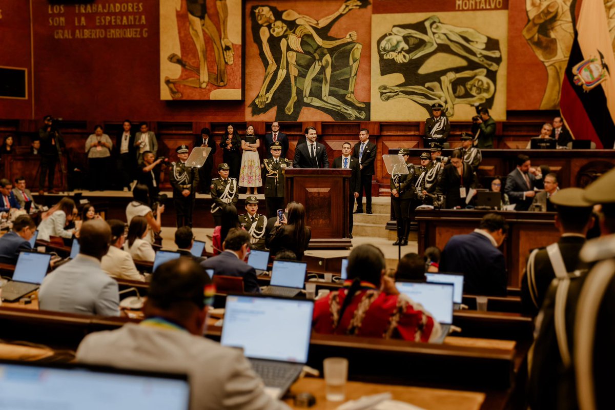 NielsOlsen's tweet photo. Hoy no ganó solo un partido, ganó una forma distinta de hacer política.

Asumo la presidencia de la Asamblea con humildad, con gratitud y con el compromiso de construir, no de dividir.

Empezamos un nuevo capítulo. ¡Vamos juntos! 🇪🇨 https://t.co/GZ0tMU7zqp