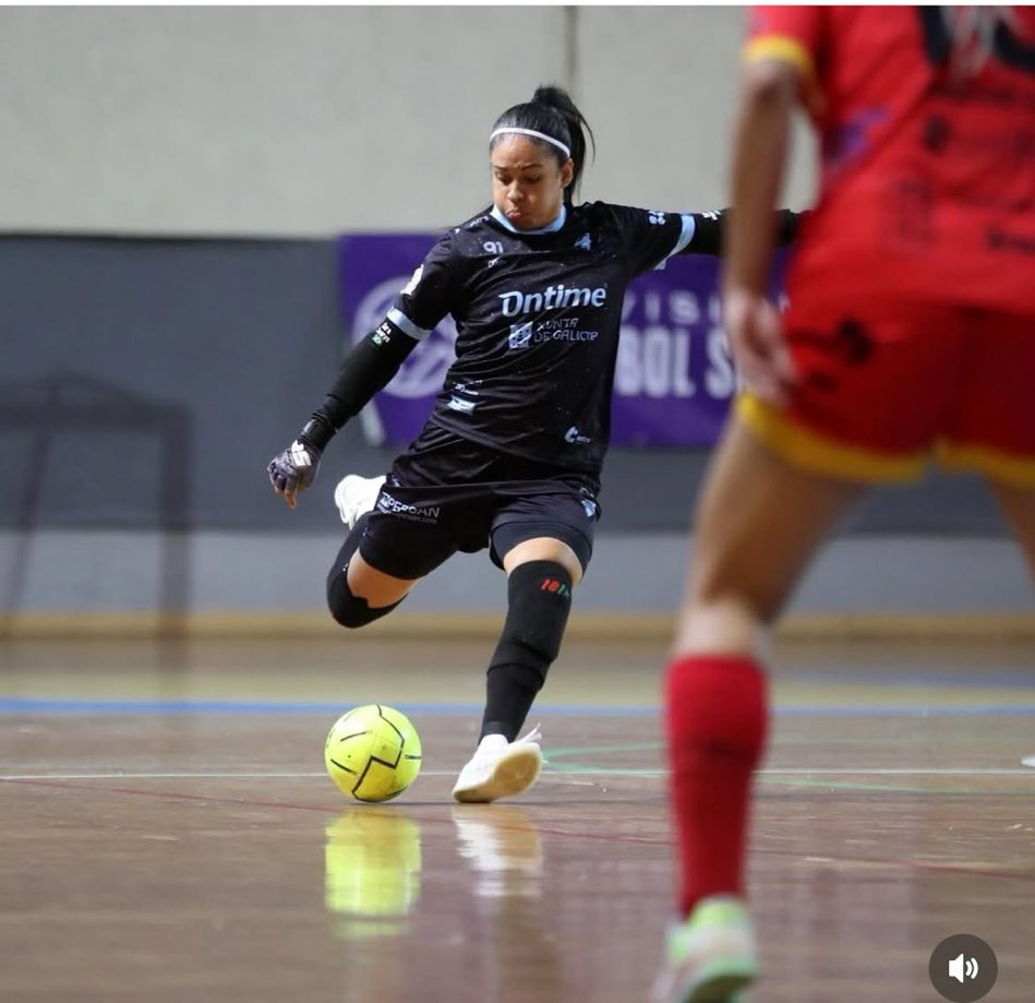 ⬇️Baja en <a href="/OUontimeFSF/">Ourense Ontime FSF</a> 

⬇️La guardameta internacional brasileña Sara Soares <a href="/Sarasoares91_/">Sara Soares</a> no continuará en <a href="/OUontimeFSF/">Ourense Ontime FSF</a> la próxima temporada. 

🔵Sara comunicó en sus rr.ss. que esta semana será su último partido en Os Remedios con la camiseta orensana.