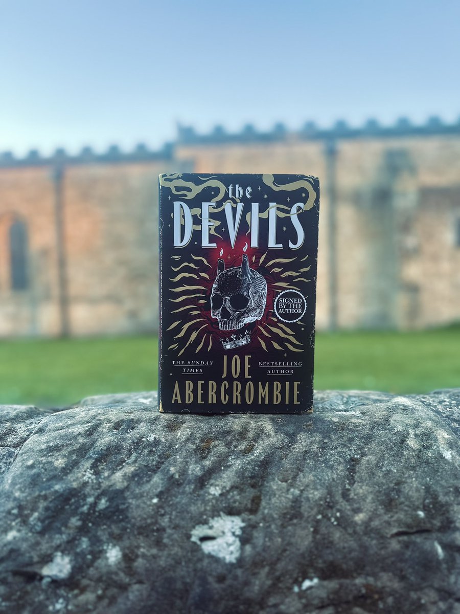 thewolfandcrow1's tweet image. The Devils by @LordGrimdark is out, and it’s an instant #1 Sunday Times Bestseller!
I had a great time attending Joe’s Newcastle event, and cannot wait to see him again in Birmingham for the @binding_broken event!
Read-along (and review) now on The Brothers Gwynne!