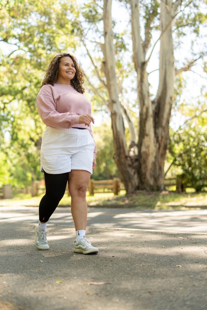 Everybody wants a hot girl walk✨ - not a sore girl walk👎. Keep your stride strong and stylish with Incrediwear’s active socks. Engineered for comfort and recovery so your hot girl energy never misses a step 💅✨🧡
