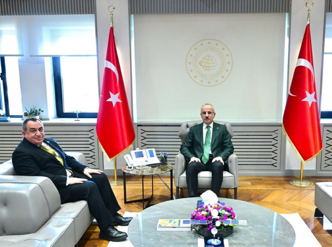 ULAŞIM KOLAYLAŞIYOR, TİCARET HIZLANIYOR…

Sason ile Muş arasındaki karayolu projesinde önemli bir eşik aşılarak, mühendislik ihale süreci tamamlandı!

Bu yol yalnızca bölge ulaşımını kolaylaştırmakla kalmayacak; Ortadoğu’ya yapılacak ihracat için de stratejik bir güzergâh