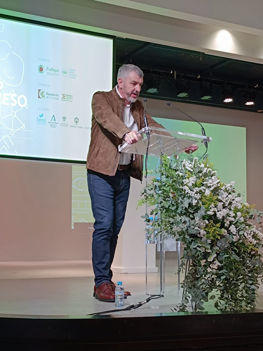 premioprogreso's tweet photo. 🟢🟢🟢 Intervenciones del presidente de @archivofudepa , Óskar Martín, y del presidente de la FAMP, José María Bellido en la gala del @premioprogreso . @UGTCordoba  @SG_UGTAndalucia. #Cordoba #Andalucia https://t.co/q3rcUYKD6W