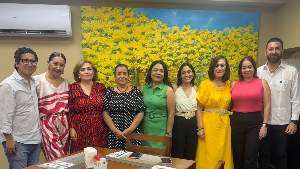 pvemtabasco's tweet photo. Las mamás son el corazón del Proyecto Verde.
Con su amor, cuidado y entrega, son las verdaderas guardianas del cambio que queremos para Tabasco.

Gracias a todas las madres que nos acompañaron en este emotivo encuentro.
@diegoedelao 
¡Con ustedes, todo es posible!

#Día10M https://t.co/YRJXhYVRlE