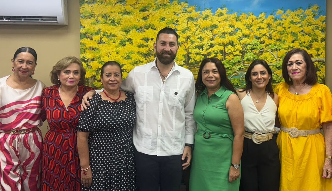 pvemtabasco's tweet photo. Las mamás son el corazón del Proyecto Verde.
Con su amor, cuidado y entrega, son las verdaderas guardianas del cambio que queremos para Tabasco.

Gracias a todas las madres que nos acompañaron en este emotivo encuentro.
@diegoedelao 
¡Con ustedes, todo es posible!

#Día10M https://t.co/YRJXhYVRlE