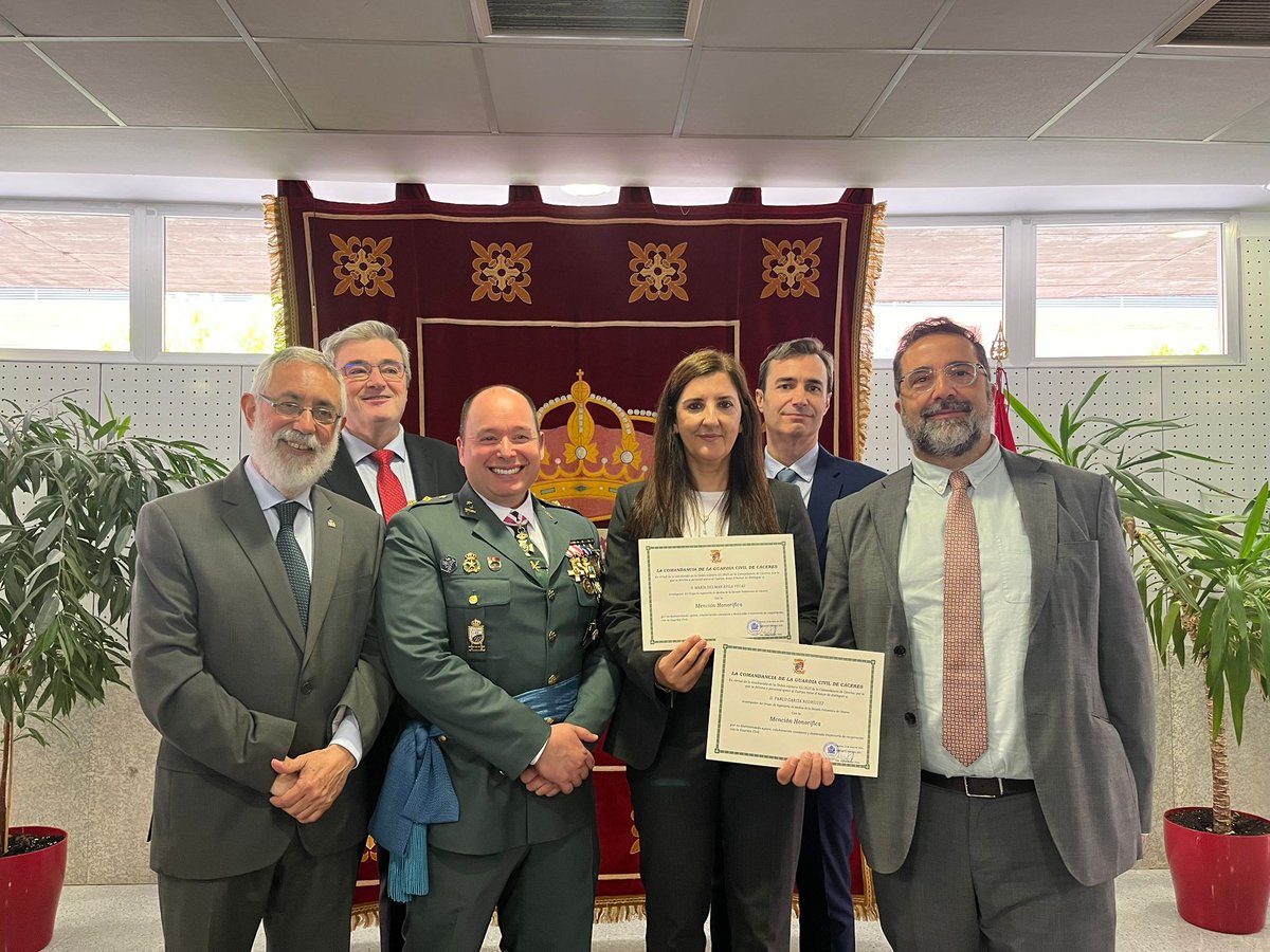 🎖️ La EPCC y el grupo GIM de la <a href="/infouex/">UEx</a> reciben mención honorífica de la Guardia Civil CC en su 181º aniversario por su labor en la Cátedra de Ciberseguridad.

Gracias por este reconocimiento. Seguimos apostando por la innovación y la seguridad digital bit.ly/3ZdFTCU