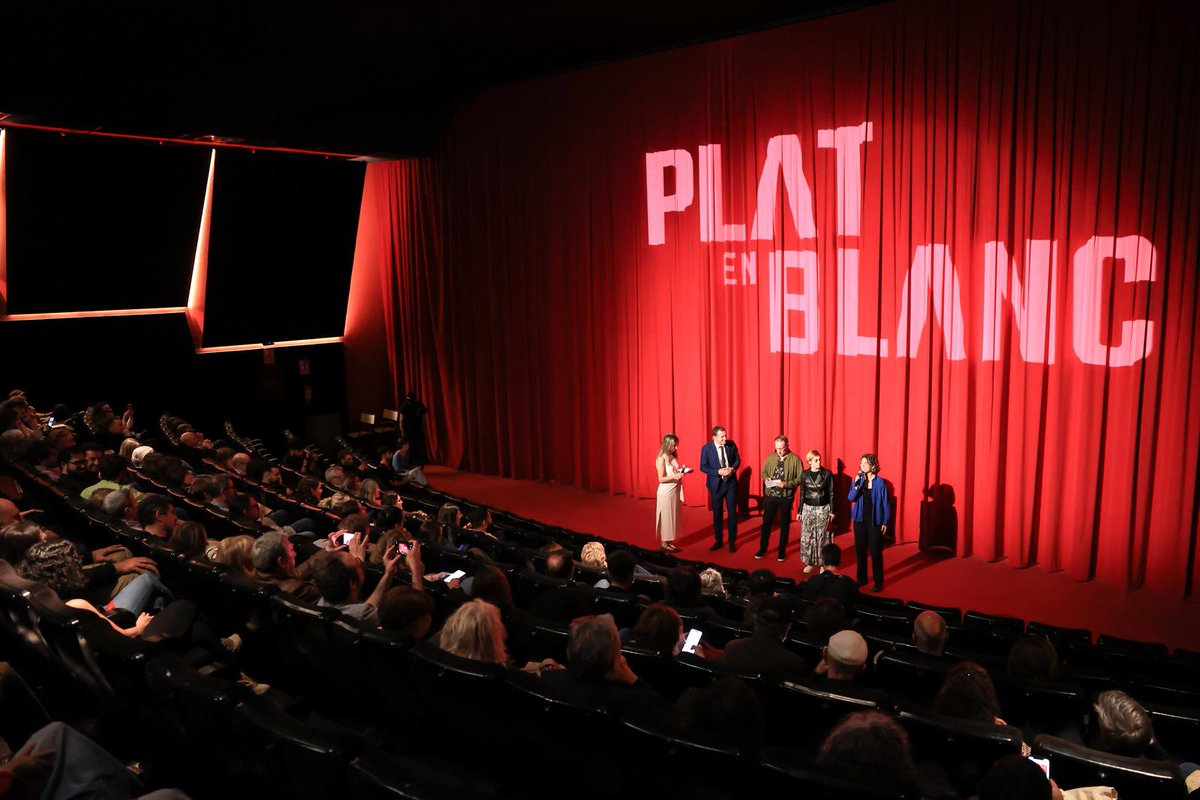 3CatCorporatiu's tweet photo. 🍿 Hem estrenat al #DocsBarcelona el documental #PlatEnBlanc3Cat sobre l’èxit del restaurant Disfrutar 🍽️

💬 A l’acte hi han participat la presidenta de 3Cat, Rosa Romà i també els tres xefs del Disfrutar 🗓️  El 20 de maig, estrena a la plataforma 3Cat i a TV3!

🔗 https://t.co/JFPxizL1Hv