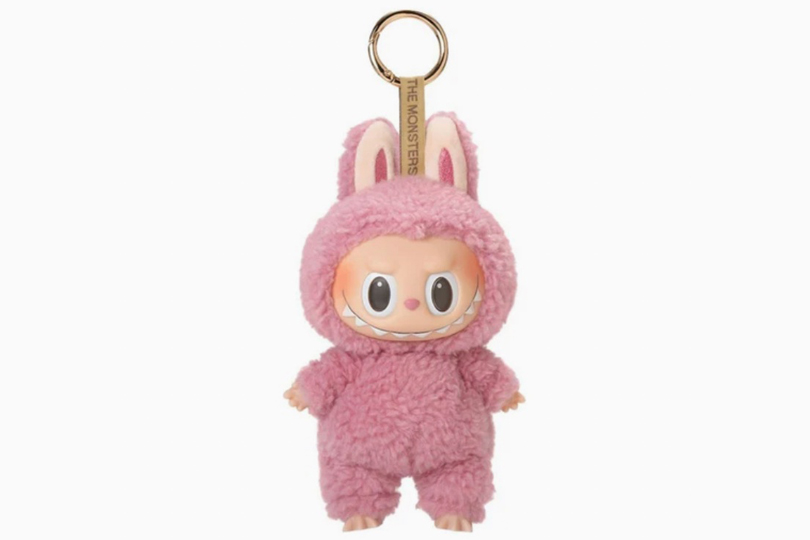 The "ugly-cute" Labubu toys are seemingly everywhere and yet impossible to find if you’re actually trying to buy one. Here's everything you need to know about the mischievous monster toy captivating the world:

29secrets.com/pop-culture/la…