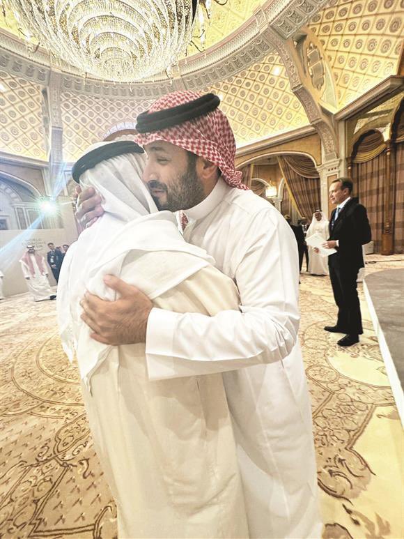 عناق الأخوة الكبير .. 🇸🇦❤️🇰🇼