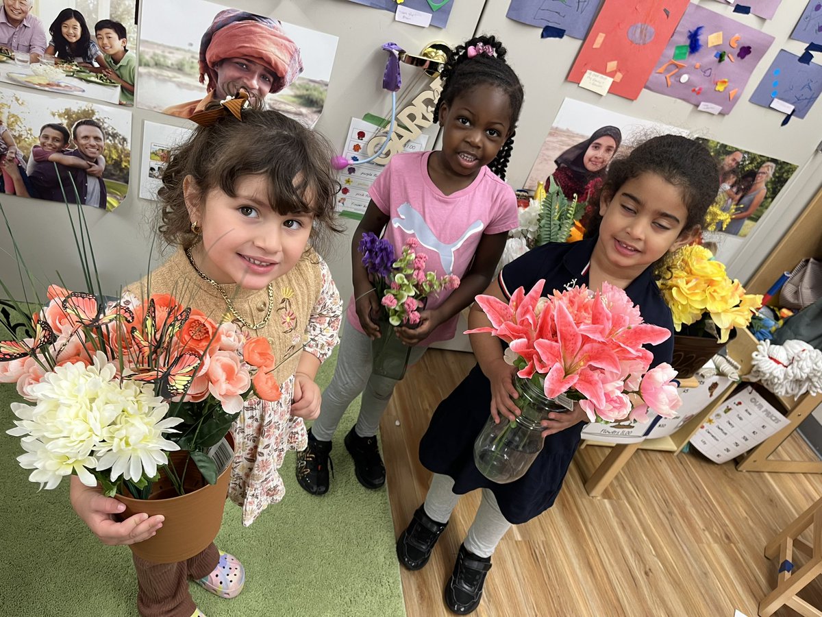 Visiting the Flower Shop in Ms. Grimes’s class! 💐🌸🌹🌺🌷 #bellevillebeginners