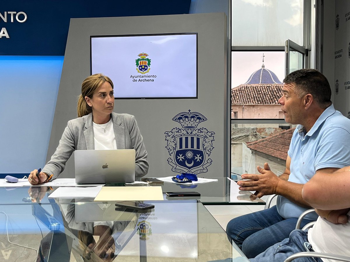 🤝 La alcaldesa de Archena ha mantenido una reunión con una representación de los agricultores del municipio para valorar los daños y pérdidas ocasionados por la intensa granizada del pasado sábado. 

🧏 Durante el encuentro, escuchó, de primera mano, las preocupaciones del