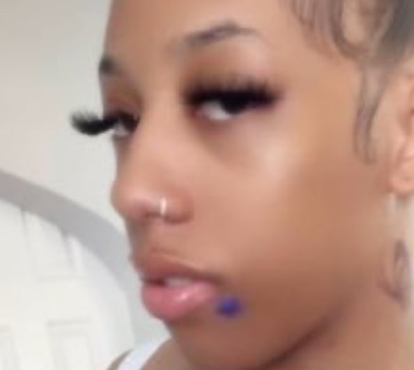 kaynashe_'s tweet photo. @carmelbackwood awww you flexing that cheap ass watch and yo hair still not done 🤣🤣🤣🤣 and you still look like a dirty fish https://t.co/m38p2HKUDF