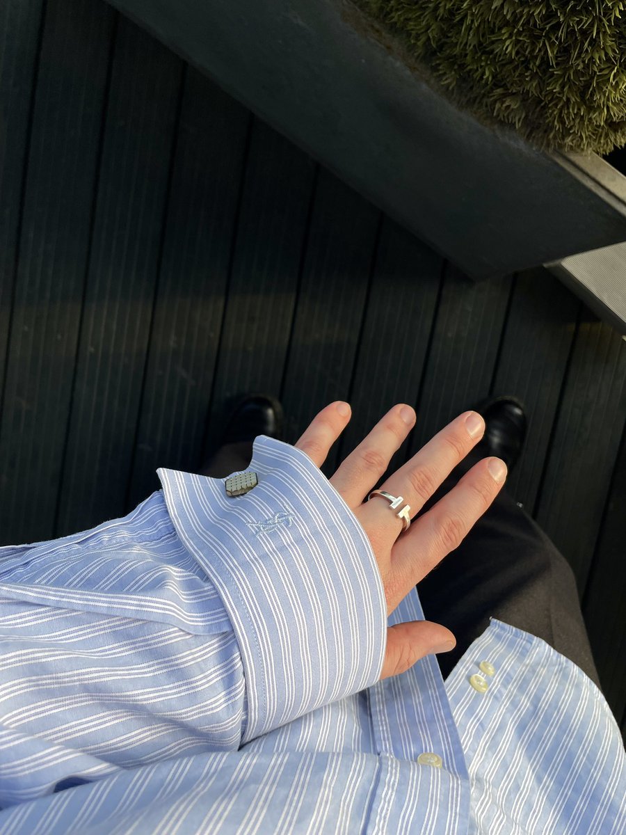 Kinda obsessed with this lil cufflinks moment