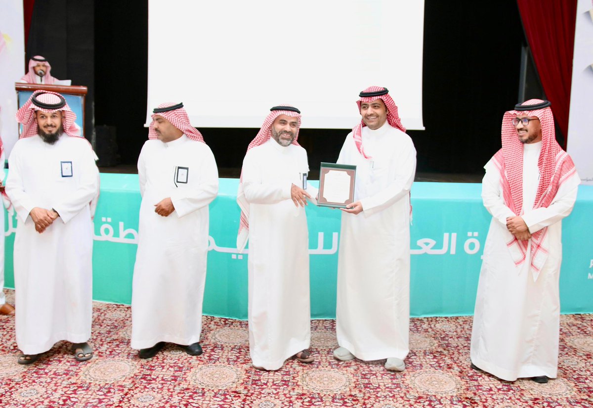 تكريم |

كرم سعادة مدير عام تعليم حائل الأستاذ عمر الغامدي، جمعية حائل الشبابية، نظير جهودها في تنفيذ مبادرة تهيئة الطلاب والطالبات الصف الثالث ثانوي لاختبارات التحصيلي لعام 1446هـ، بدعم من #مؤسسة_عبدالله_العثيم_الخيرية و #مجلس_الجمعيات_الاهلية و #ديم_للمنح_التنموي ، وبالتعاون مع
