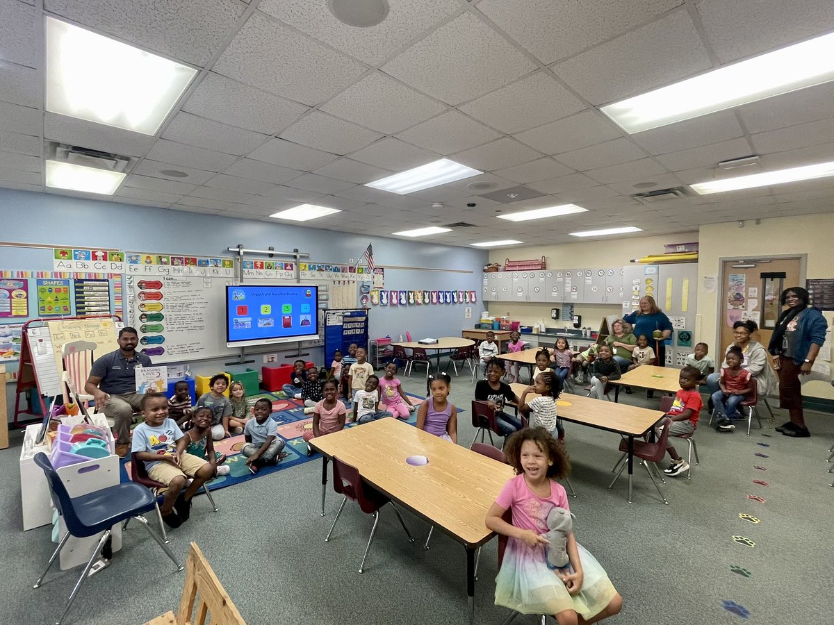 Roaring good time reading "Dragons Love Tacos 2" to the super cool Ridgewood Park Tigers this morning! 🐅📚🌮 Their imaginations were on FIRE! 🔥 Loved sharing the taco-loving dragon chaos! 😂