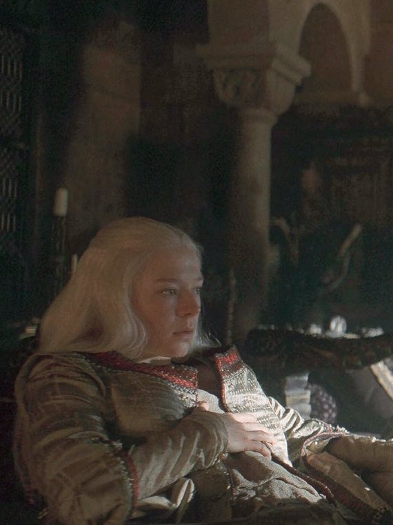 rhaesaria thinker 💭 (@therealmsmisery) on Twitter photo 