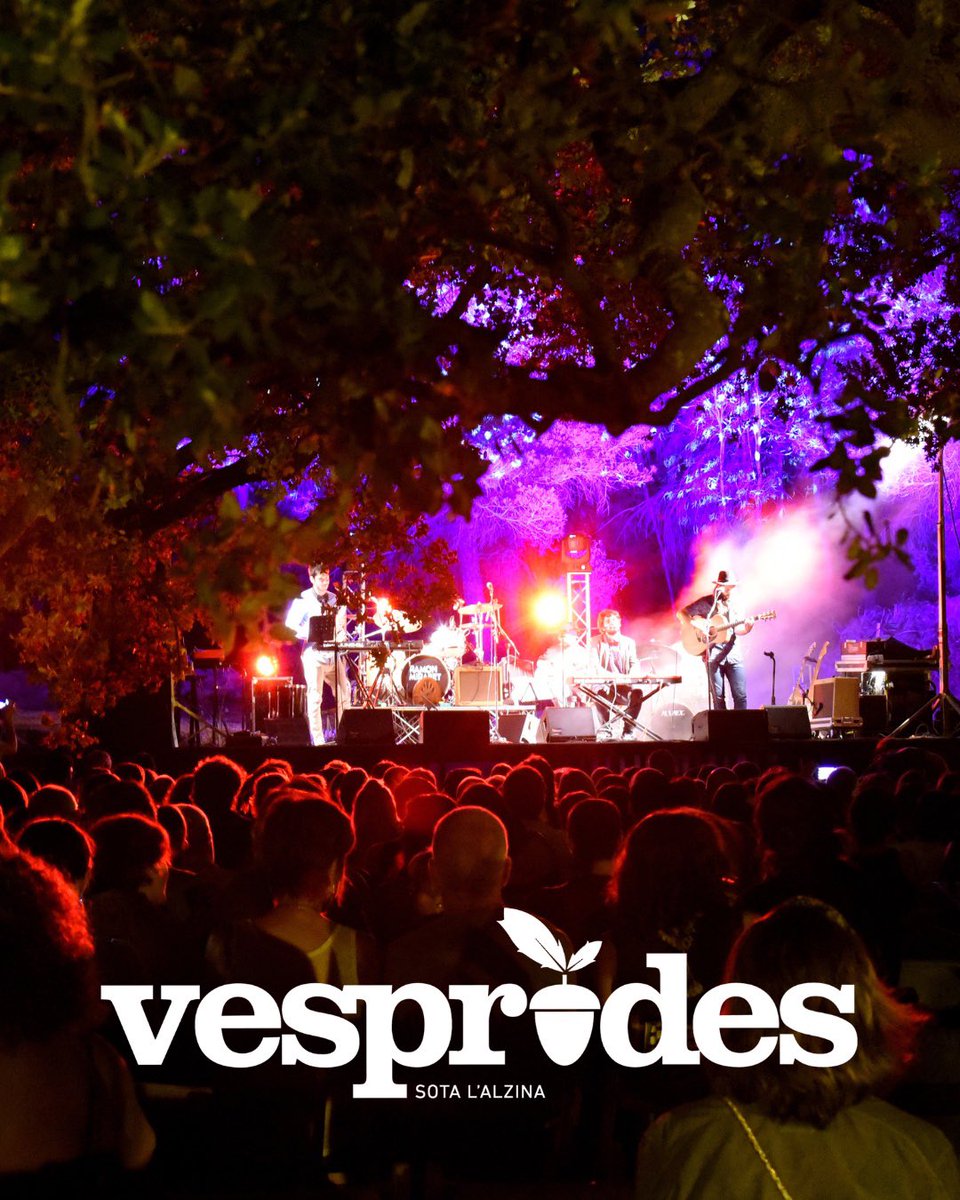 Sota l’alzina tot és més lent
La música s’hi escolta diferent
Les paraules es tornen silenci
El temps es posa en pausa

No és un escenari qualsevol
És el nostre lloc
Allà on Les Vesprades esdevenen màgiques

🗓️12/7/25
🎶 <a href="/ManuGuix/">Manu Guix</a> 
🎟️  vesprades.cat

#jovesprejo i tu?