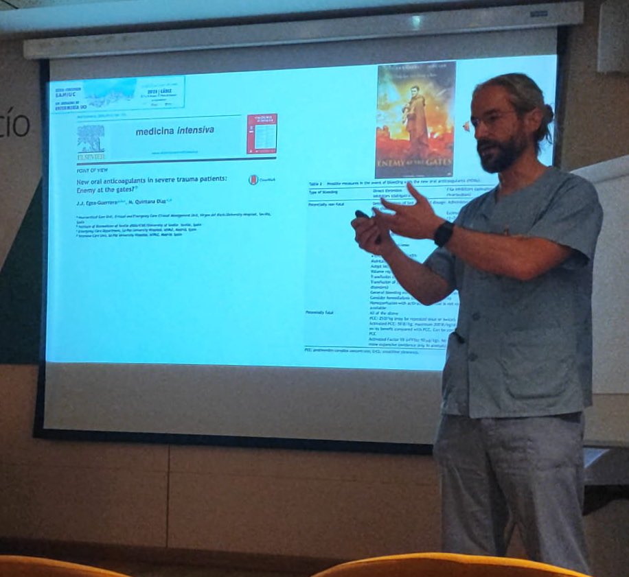 JJEgeaGuerrero's tweet photo. Revisando con los compañeros de @ucihuvr de Trauma, las luces y sombras en el manejo del paciente politraumatizado en shock hemorrágico en @HospitalUVRocio https://t.co/On5h5LdWre