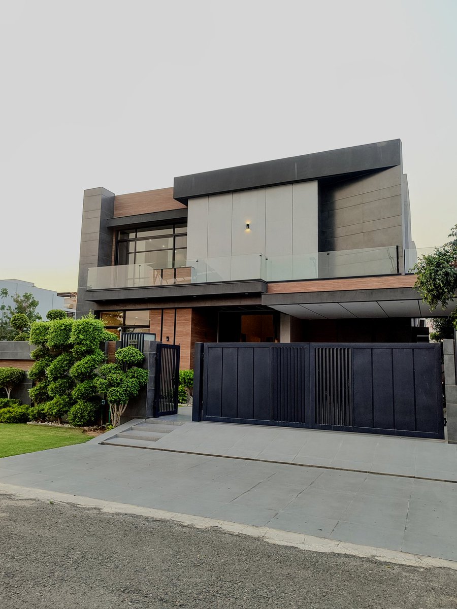 navedrealtor's tweet photo. 1 Kanal House DHA Lahore Phase 6
+923 034383293
Demand: 16 Crore 
.
.
.
#navedrealtor #dhalahore #lahore #pakistan #luxury #luxurious #houses #housedesign #naveedahmad #houseforsale #ultramoderndesign #modern #moderndesign #modernhouses #housedesign #realestate #property https://t.co/oX1NFLzI8U