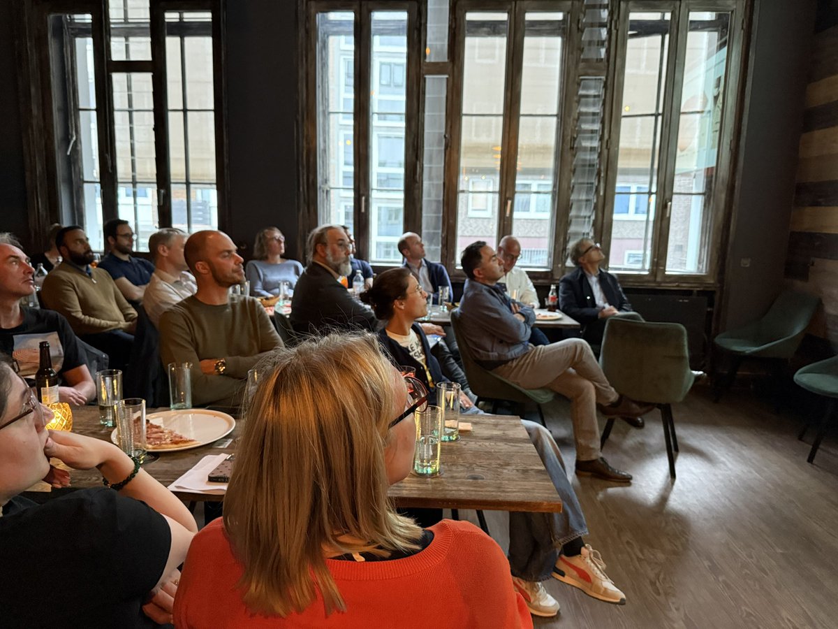 Christian Veltmann (@drv_mann) on Twitter photo @AGEP #beatclub in der #lemonlounge in Bremen. Tolles Format mit:
👉🏻Interaktion,
👉🏻Diskussion mit
👉🏻🍺 🍹 🍸 und 🍕
😄 More #beatclubs to come in Hamburg, Hannover, Düsseldorf, Köln, Berlin, Lübeck, …
<a href="/DavidDuncker/">David Duncker</a> <a href="/danielsteven_ep/">Daniel Steven</a> <a href="/RolandTilz/">Roland Tilz</a> <a href="/Mel_Gunawardene/">Melanie Gunawardene</a> @AGEP #beatclub in der #lemonlounge in Bremen. Tolles Format mit:
👉🏻Interaktion,
👉🏻Diskussion mit
👉🏻🍺 🍹 🍸 und 🍕
😄 More #beatclubs to come in Hamburg, Hannover, Düsseldorf, Köln, Berlin, Lübeck, …
<a href="/DavidDuncker/">David Duncker</a> <a href="/danielsteven_ep/">Daniel Steven</a> <a href="/RolandTilz/">Roland Tilz</a> <a href="/Mel_Gunawardene/">Melanie Gunawardene</a>