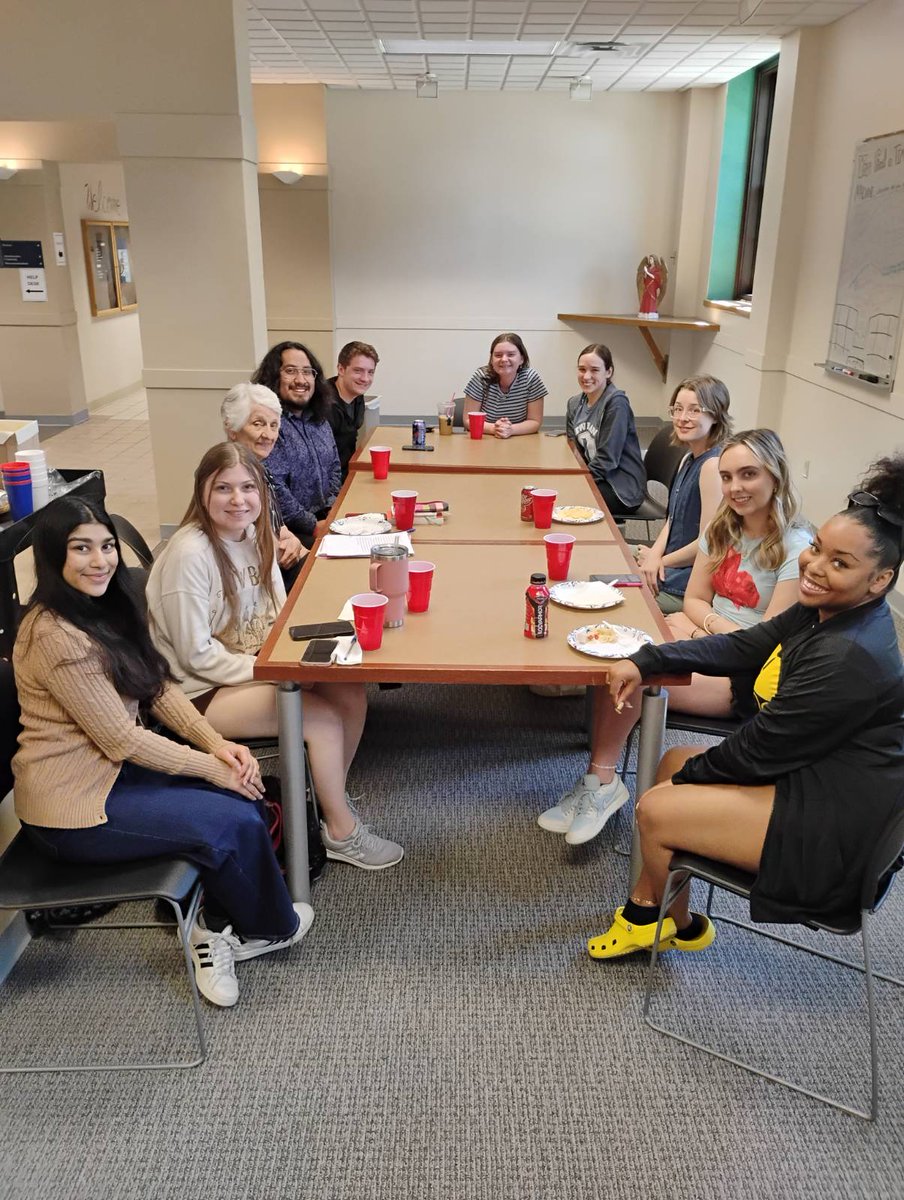 NewmanU's tweet image. Our ASC Service Scholars were spotted in a new venue for their final class period of the semester! Their professor, Sister Therese Wetta, ASC, treated them to ice cream and reflective discussions for a mid-finals week pick me up. 🍨

#Service #NewmanU #FinalsWeek