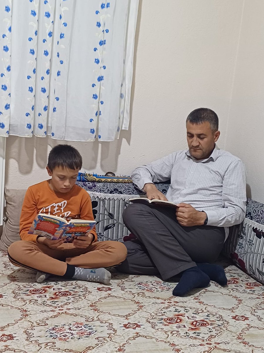 ESKİL İMAM HATİP ORTAOKULU (@eskiliho) on Twitter photo #EnBüyükReytingAilemleKitapOkumak #EskilOkuyor
#TuzGölündeKitapOkumak
<a href="/aksarayvaliligi/">T.C. Aksaray Valiliği</a>
<a href="/malikumbuzoglu/">Mehmet Ali Kumbuzoğlu</a>
@AksarayMem
<a href="/metinalpaslan40/">Metin Alpaslan</a>
<a href="/TC_Eskil/">T.C. Eskil Kaymakamlığı</a>
<a href="/Eskil_MEM/">Eskil İlçe Milli Eğitim Müdürlüğü</a>
@brahimkler2
<a href="/Ahmetiris1/">H. AHMET İRİŞ</a>
<a href="/Kose1990/">Tayfun Köse</a> #EnBüyükReytingAilemleKitapOkumak #EskilOkuyor
#TuzGölündeKitapOkumak
<a href="/aksarayvaliligi/">T.C. Aksaray Valiliği</a>
<a href="/malikumbuzoglu/">Mehmet Ali Kumbuzoğlu</a>
@AksarayMem
<a href="/metinalpaslan40/">Metin Alpaslan</a>
<a href="/TC_Eskil/">T.C. Eskil Kaymakamlığı</a>
<a href="/Eskil_MEM/">Eskil İlçe Milli Eğitim Müdürlüğü</a>
@brahimkler2
<a href="/Ahmetiris1/">H. AHMET İRİŞ</a>
<a href="/Kose1990/">Tayfun Köse</a>